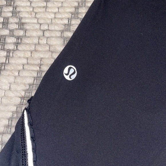 Lululemon cropped black‎ pants size 4 - Picture 4 of 7